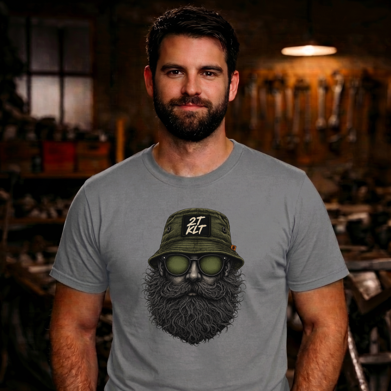 T-Shirt. Zweitakt Nomaden – Der Angler.