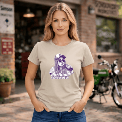 Mädels T-Shirt. Dorfkind – es eskalierte eh.