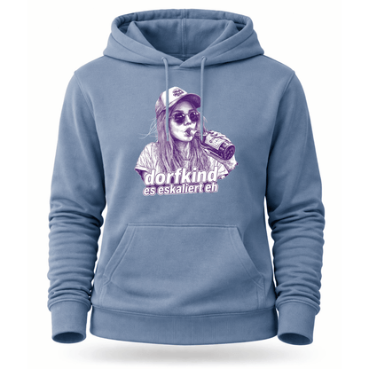 Mädels Hoodie Softstyle®. Dorfkind – es eskaliert eh.