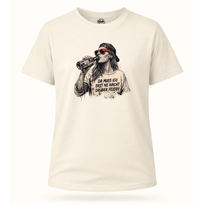 Mädels T-Shirt. Da muss ich erst ne Nacht drüber feiern.
