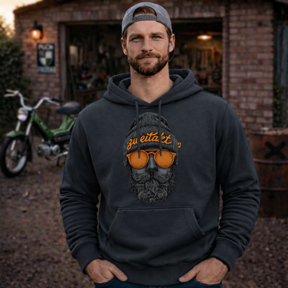 Hoodie Softstyle®. Zweitakt Nomaden – Der Vagabund.