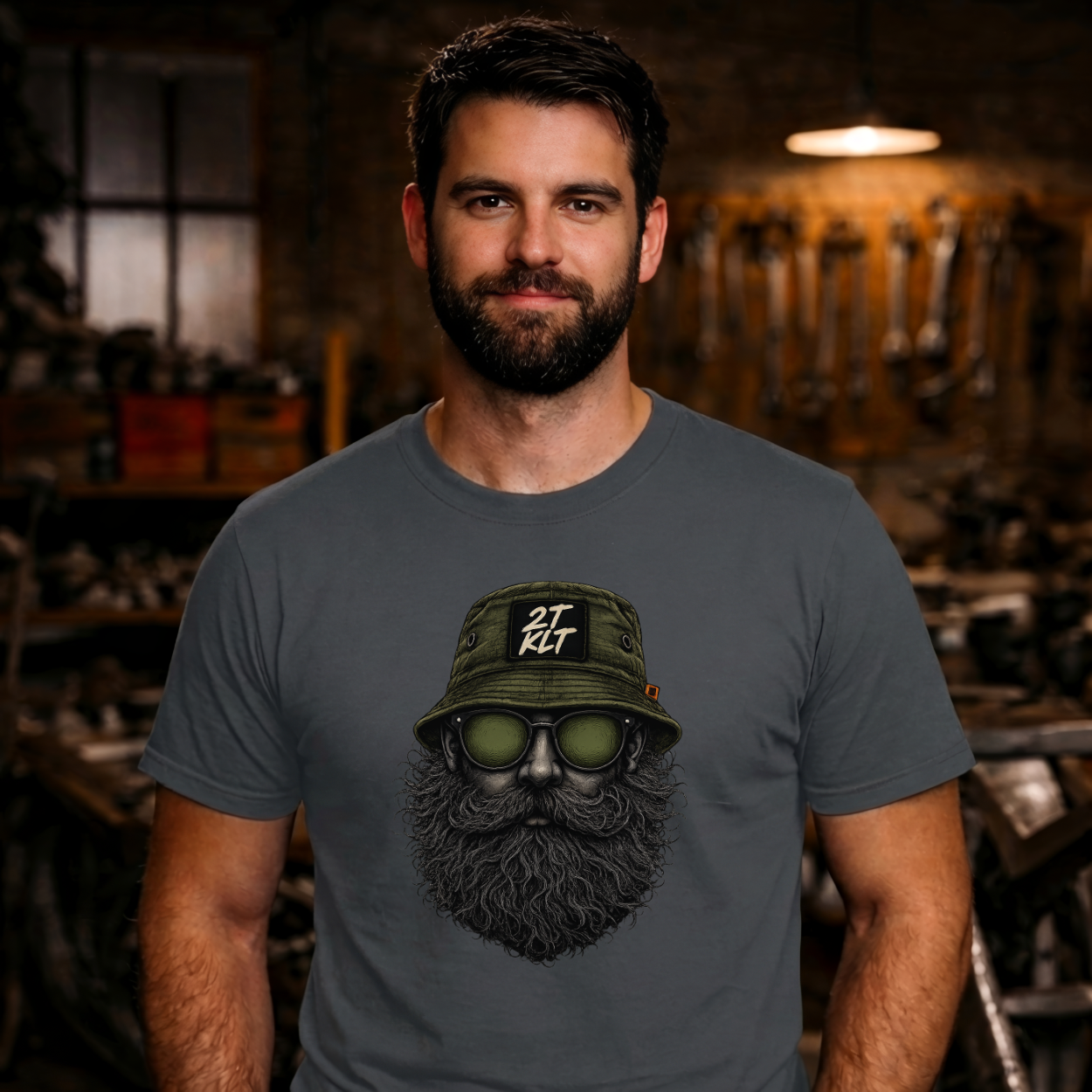 T-Shirt. Zweitakt Nomaden – Der Angler.